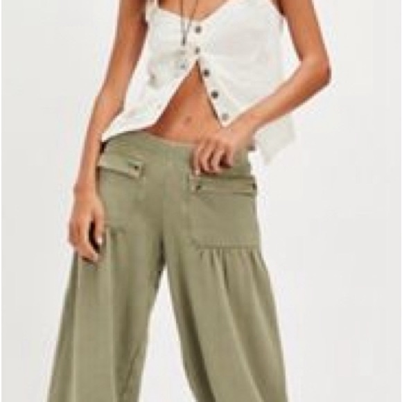 Free People Olive Green Wide-Leg Pants NWOT cute front pockets - Picture 2 of 2